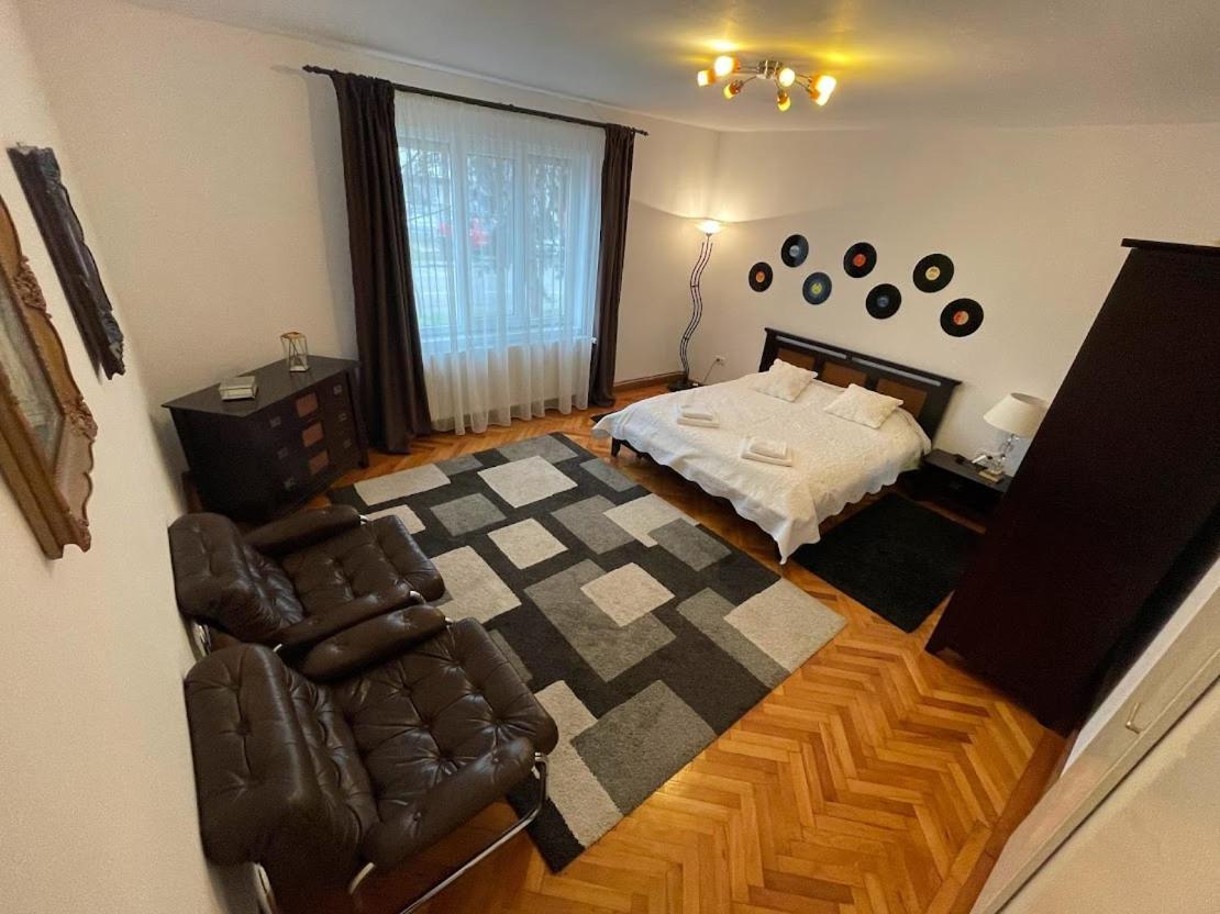 Crisan 40 Casa Muntean 100mp 3camere 3paturi 1 Canapea 2 Dormitoare Parcare Apartment Timişoara