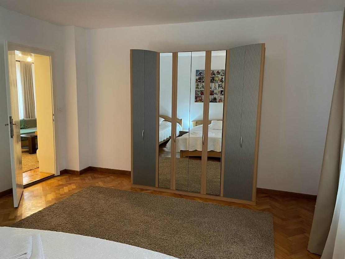 Crisan 40 Casa Muntean 100mp 3camere 3paturi 1 Canapea 2 Dormitoare Parcare Apartment Timişoara