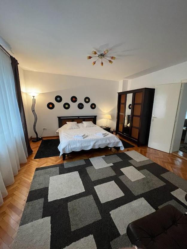 Crisan 40 Casa Muntean 100mp 3camere 3paturi 1 Canapea 2 Dormitoare Parcare * Timişoara