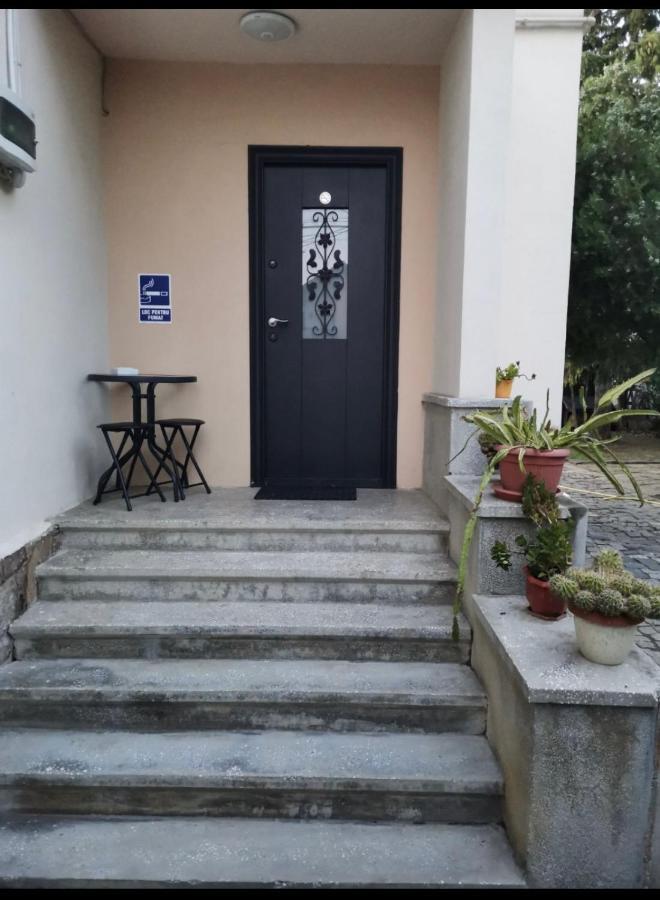 Crisan 40 Casa Muntean 100mp 3camere 3paturi 1 Canapea 2 Dormitoare Parcare
