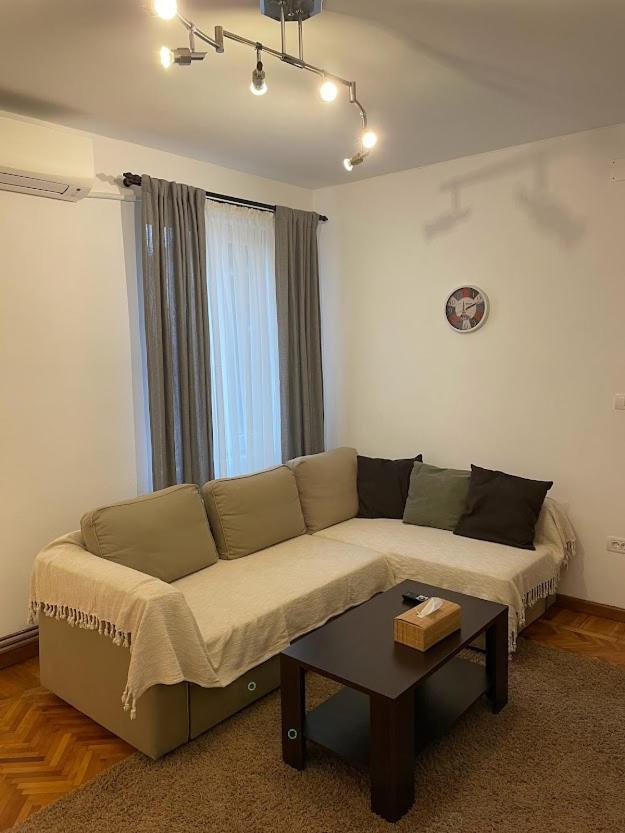 Crisan 40 Casa Muntean 100mp 3camere 3paturi 1 Canapea 2 Dormitoare Parcare * Timişoara