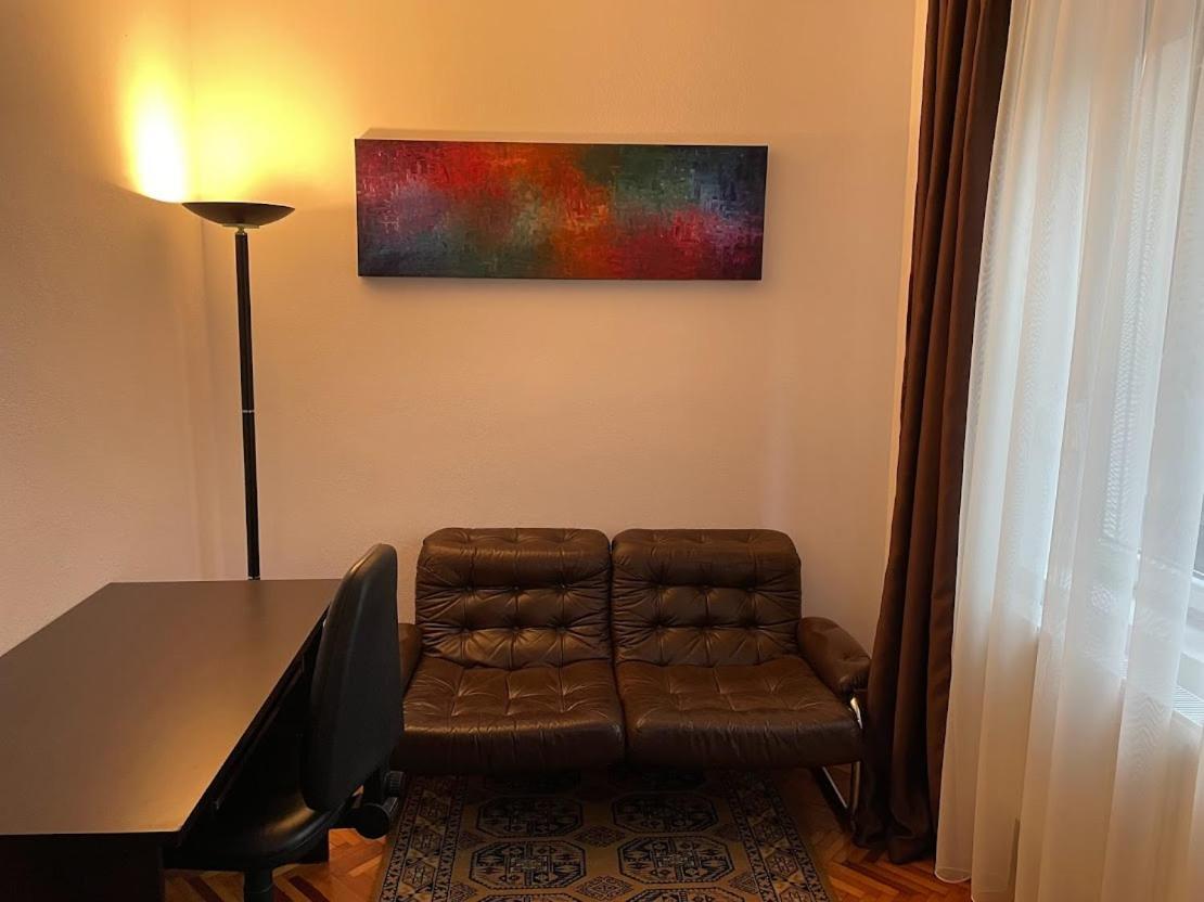 Apartment Crisan 40 Casa Muntean 100mp 3camere 3paturi 1 Canapea 2 Dormitoare Parcare *