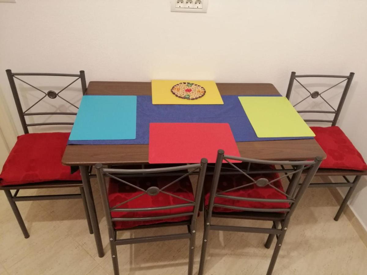 Crisan 40 Casa Muntean 100mp 3camere 3paturi 1 Canapea 2 Dormitoare Parcare * Timişoara